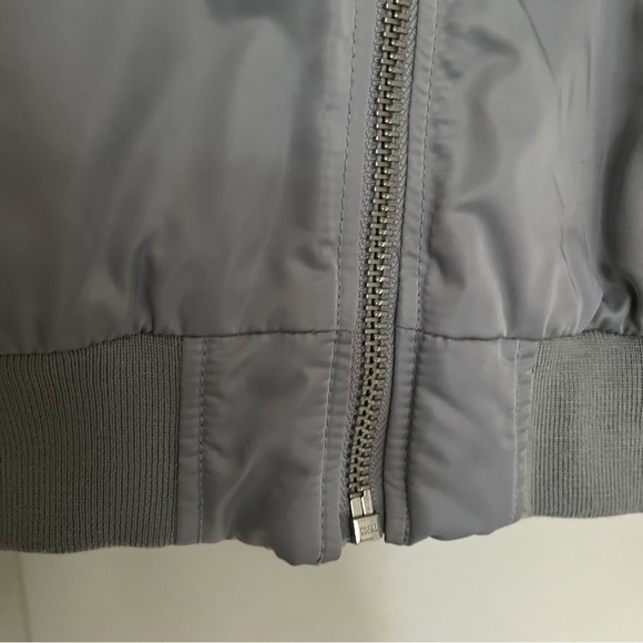 Grey XS bomber jacket, lavender colour inside. Excellent condition, satin feel - Picture 4 of 15